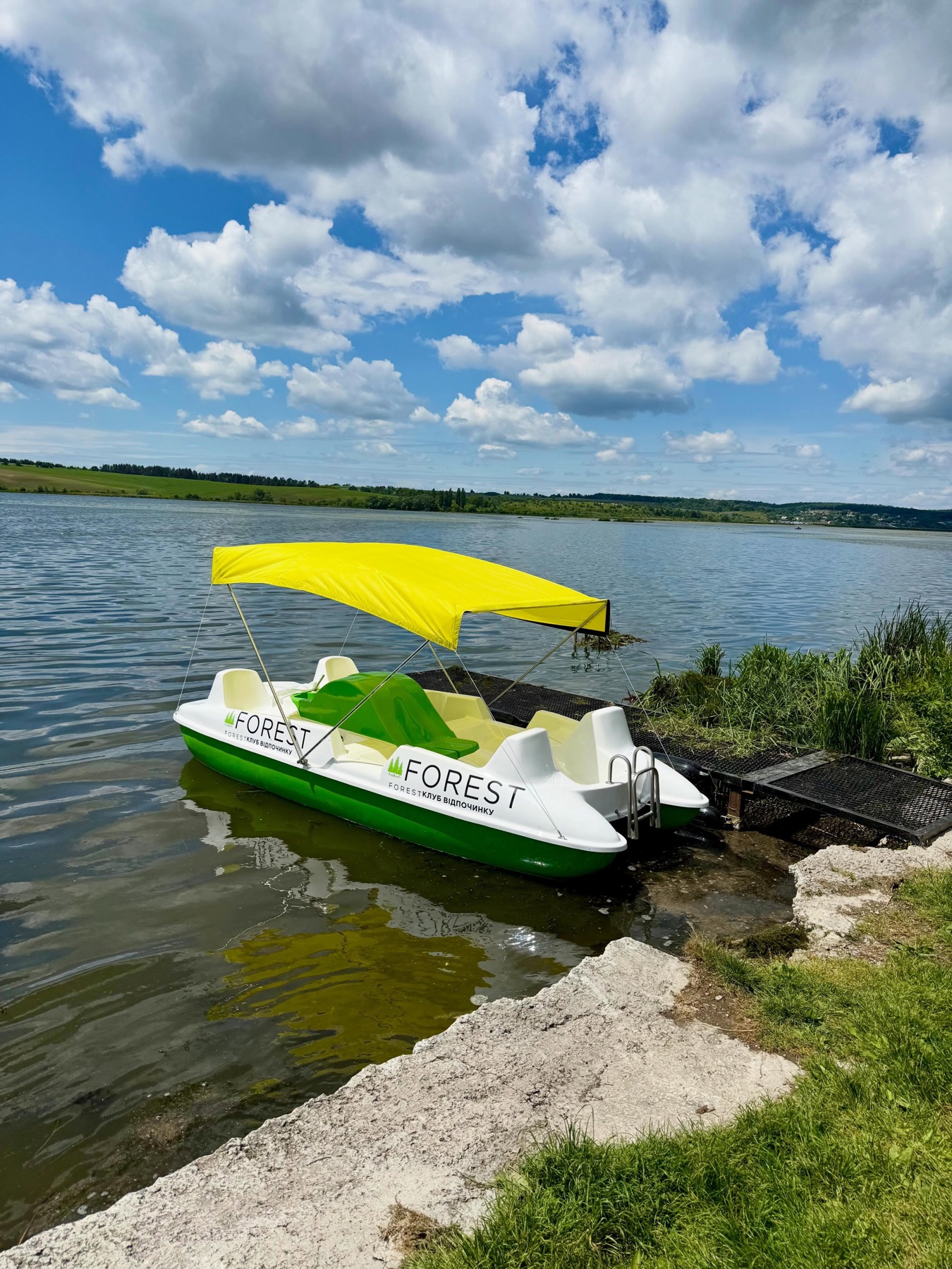 Катамаран Forest на Івачівському ставі
